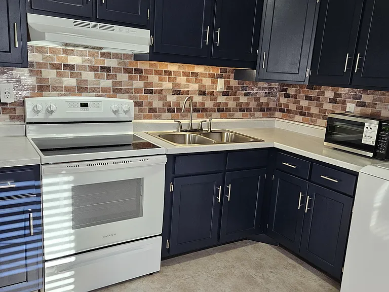 572 Meadow St #12 — Photo 4