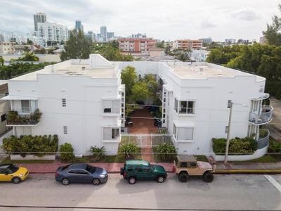320 80th St #15, Miami Beach, FL, 33141