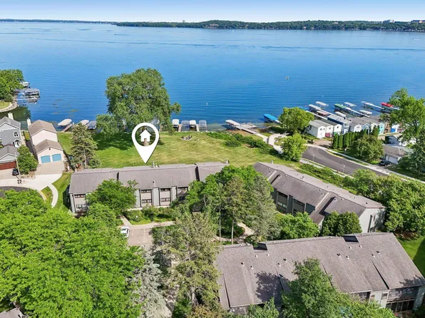 2843 Century Harbor Rd APT 4, Middleton, WI 53562