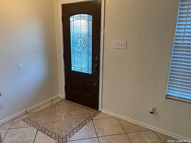 4 bed, 2.5 bath, 3518 sqft, $2,000 — Photo 4