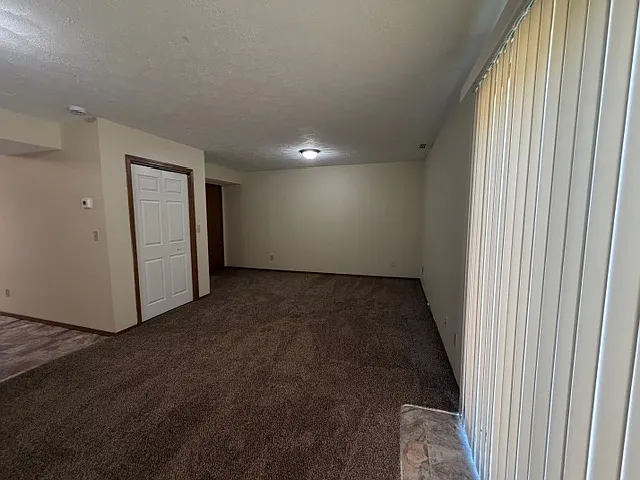 3 bed, 1.5 bath, 1350 sqft, $1,300 — Photo 6