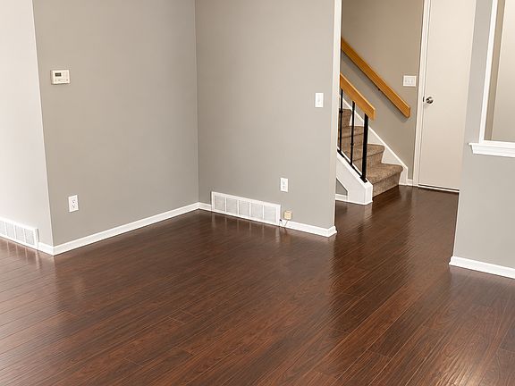 4th image of 381 Lenora Ln