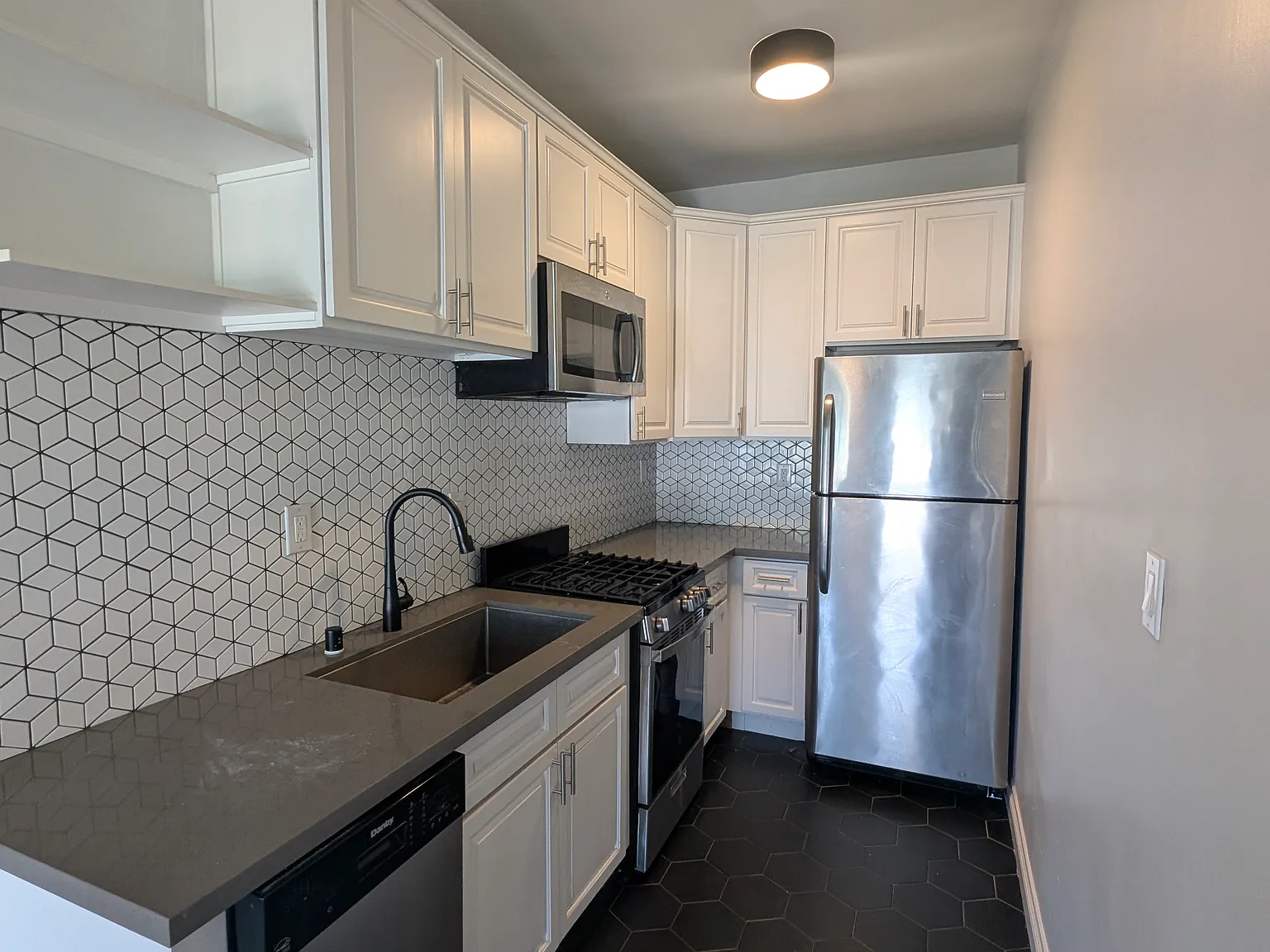 1 bed, 800 sqft, $2,995 — Photo 3