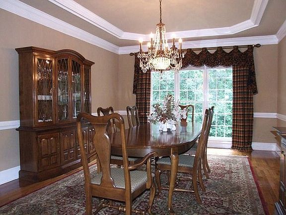 Gracious Dining Room
