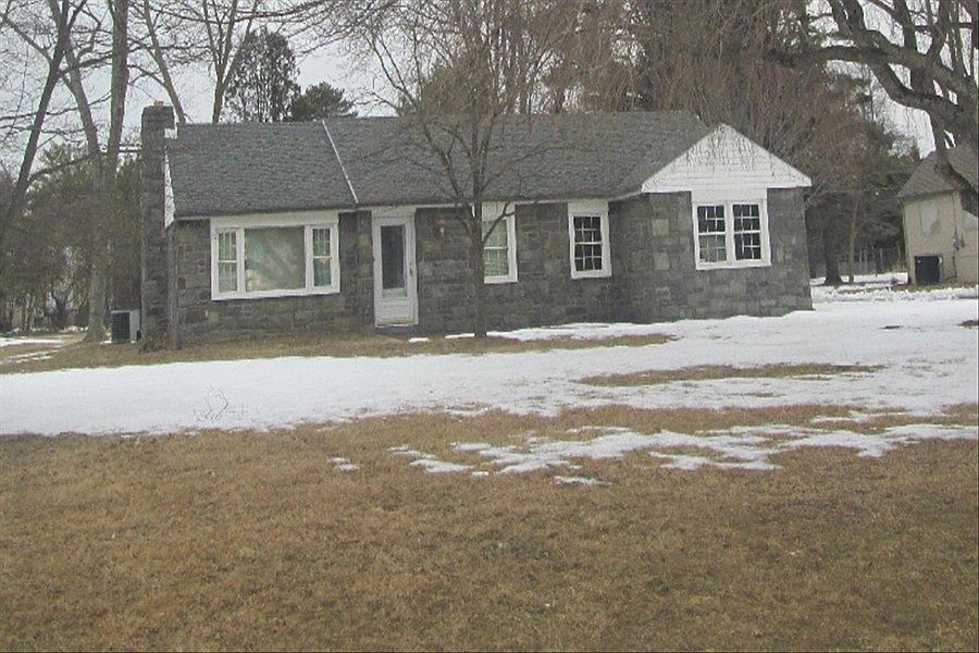 1st image of 628 Williamsburg Dr