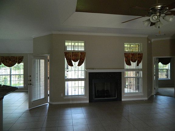 4th image of 3116 Oakridge Blvd