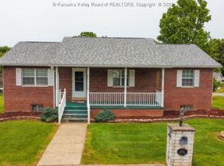 250 Raceview Dr, Ona, WV 25545