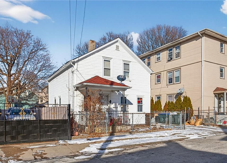1st image of 31 Sassafras St