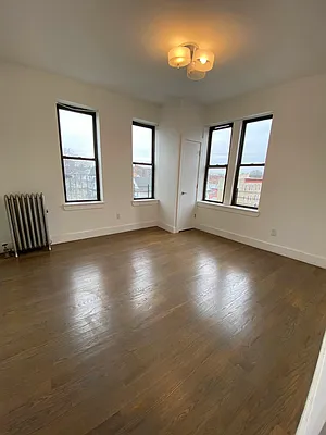 Rented by City Prime Commercial Realty  | media 9