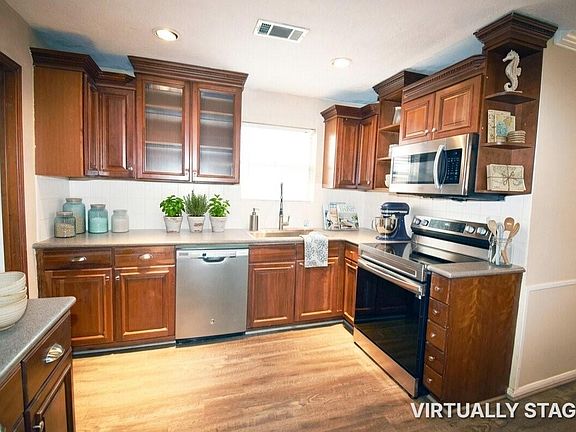 5th image of 1806 Cedarwood Ct