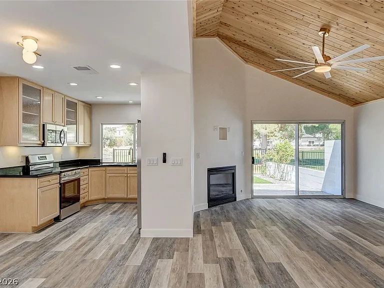 2999 Bel Air Dr — Photo 15