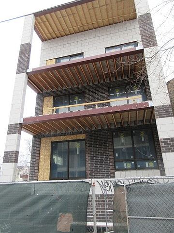 1st image of 1811 N California Ave APT 2