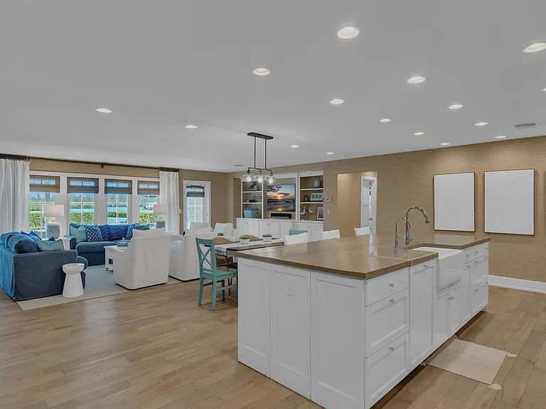 215 Live Oak Rd — Photo 6