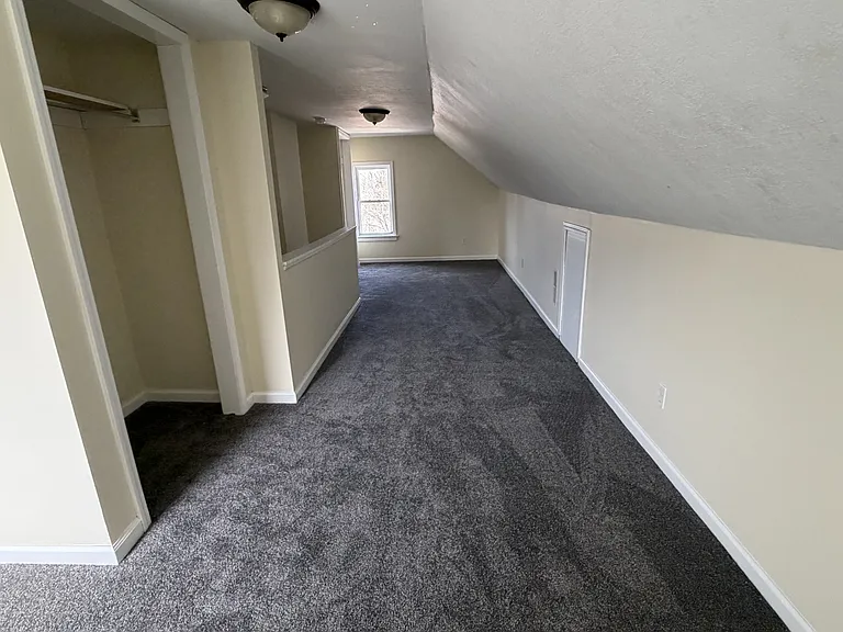 1071 Ackley St — Photo 4
