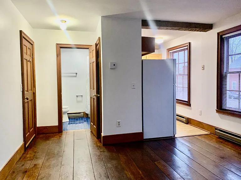 32 N College St #5 — Photo 5