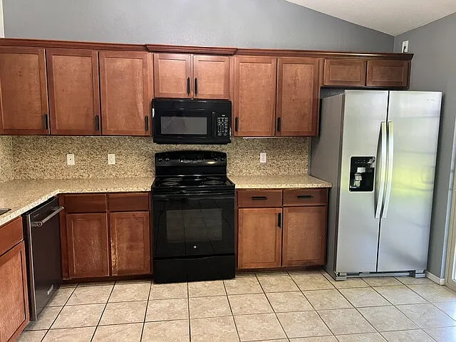 411 Harvard Way — Photo 3