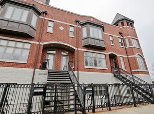 324 E 18th St, Chicago, IL 60616