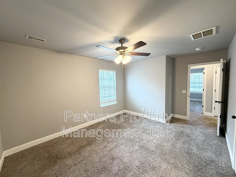 5910 NW Hancock St — Photo 10