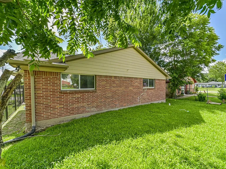 3700 Stassen St — Photo 26