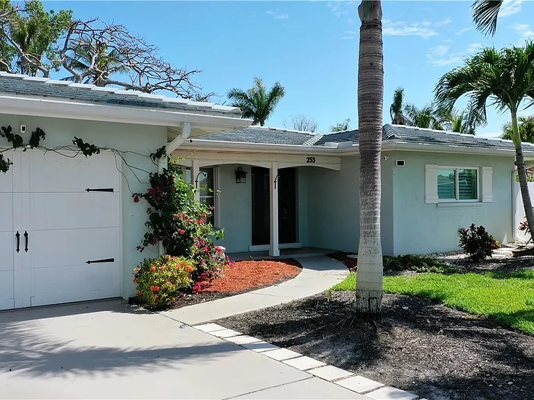 253 Bayshore Dr — Photo 4