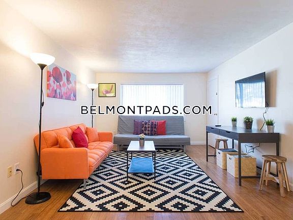 2nd image of 37 Oxford Cir #1