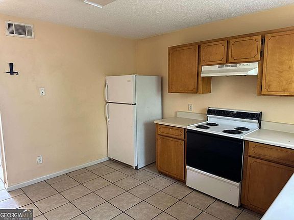 5th image of 890 E Cherry St #104