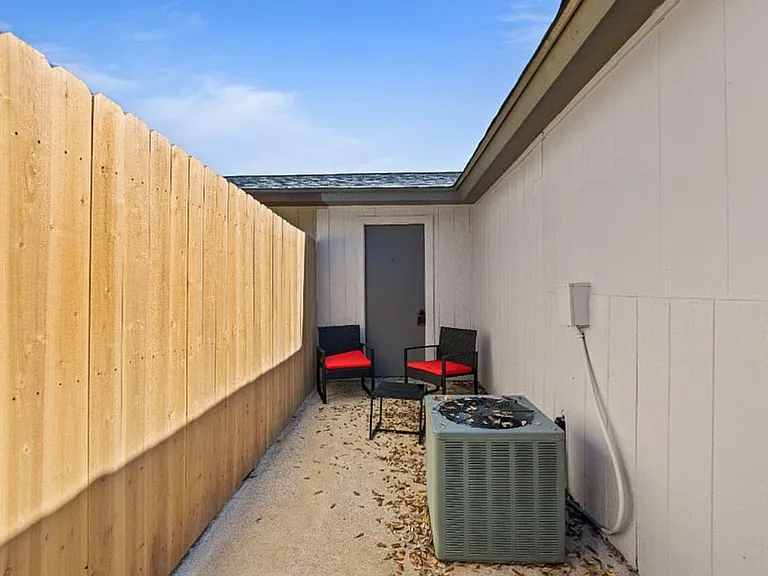 1009 W Sanford St #A — Photo 11