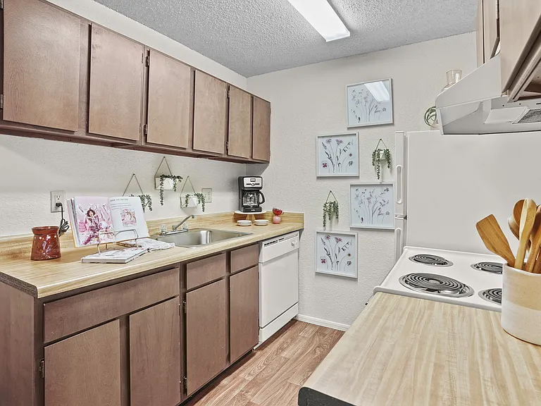 Aspen Park Apartments — Photo 27