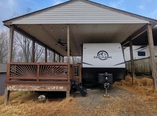 31 Animal Rd, Falling Waters, WV 25419