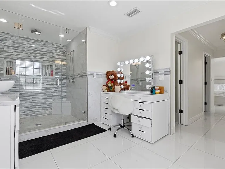 6611 N Hale Ave — Photo 22