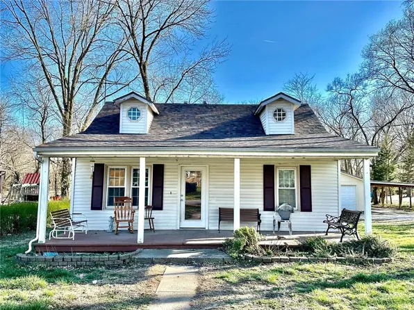 510 E 6th St, Tonganoxie, KS 66086