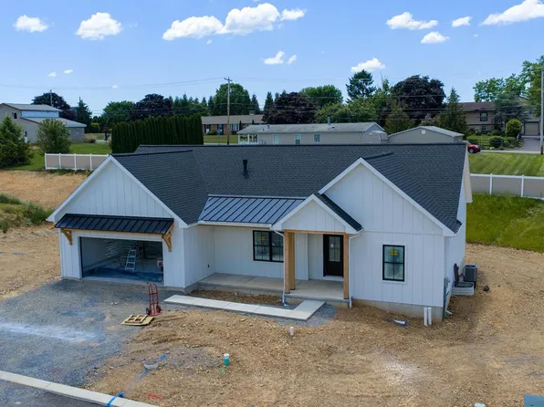 106 Grove Ln, Myerstown, PA 17067