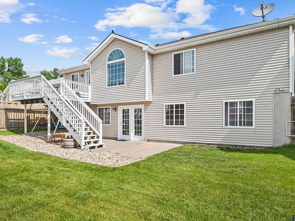1st image of 8011 Creek View Ct
