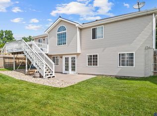 8011 Creek View Ct, Lincoln, NE 68516