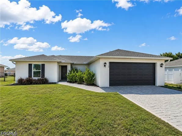 2728 NE 5th Place Cpe, Coral, FL 33909