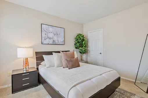 3 bed, 1375 sqft, $3,500 — Photo 2