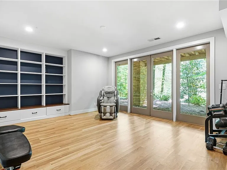 4373 Wieuca Rd NE — Photo 40