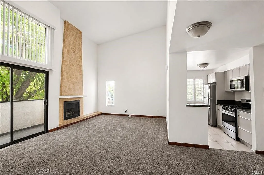 3 bed, 1349 sqft, $3,550 — Photo 3