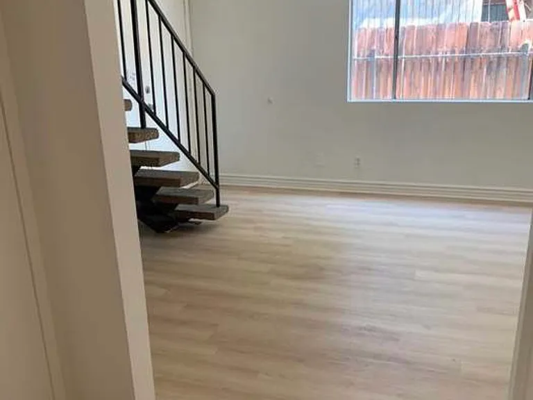 926 S Ford Blvd — Photo 2