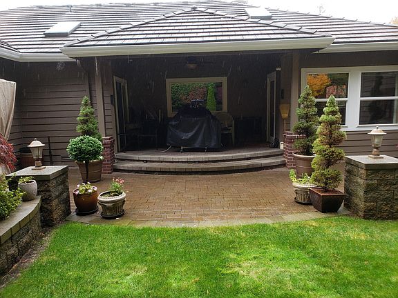 stone/brick covered patio