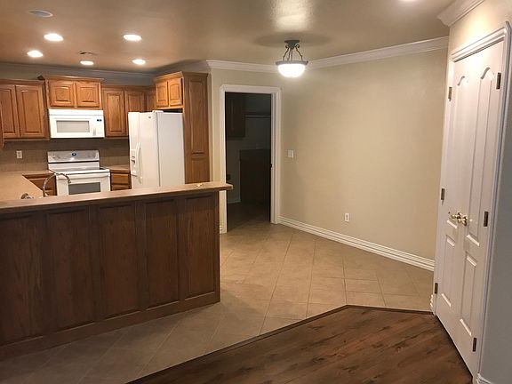3rd image of 510 Garden Lake Dr #1