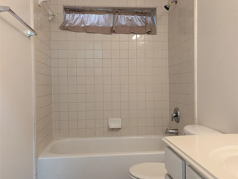 5618 Savannah Woods Ln — Photo 6