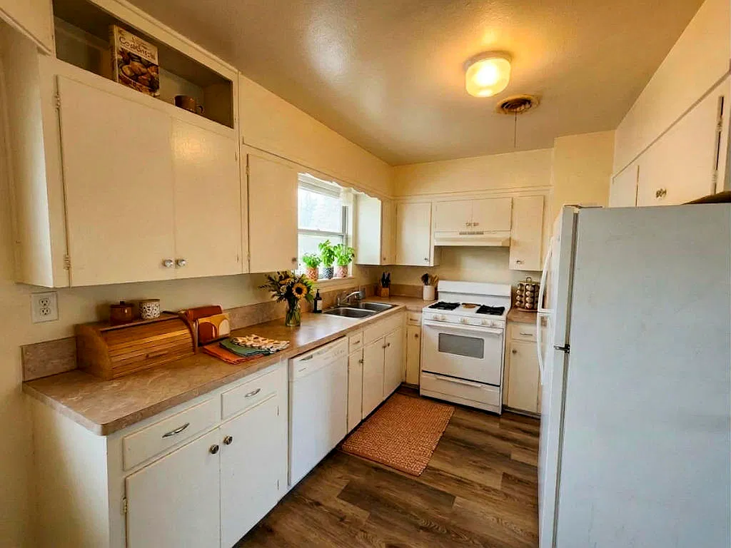3 bed, 1054 sqft, $1,125 — Photo 3