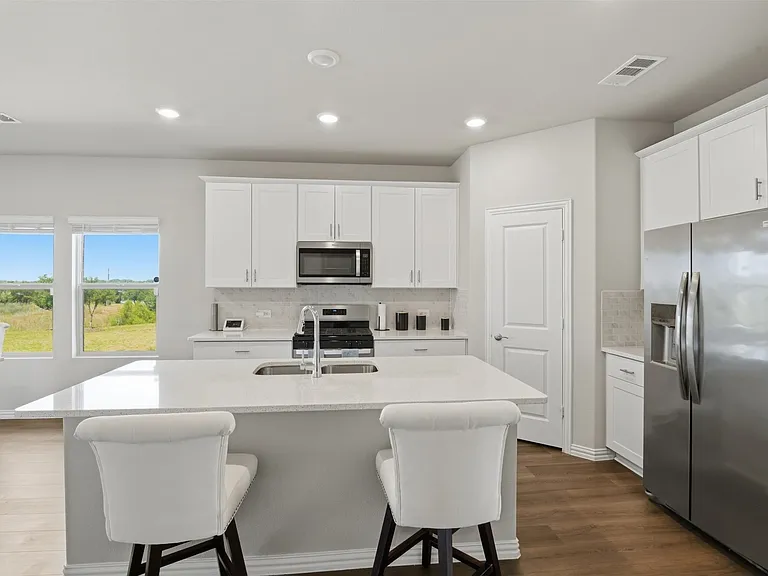2275 Cliff Springs Dr — Photo 4