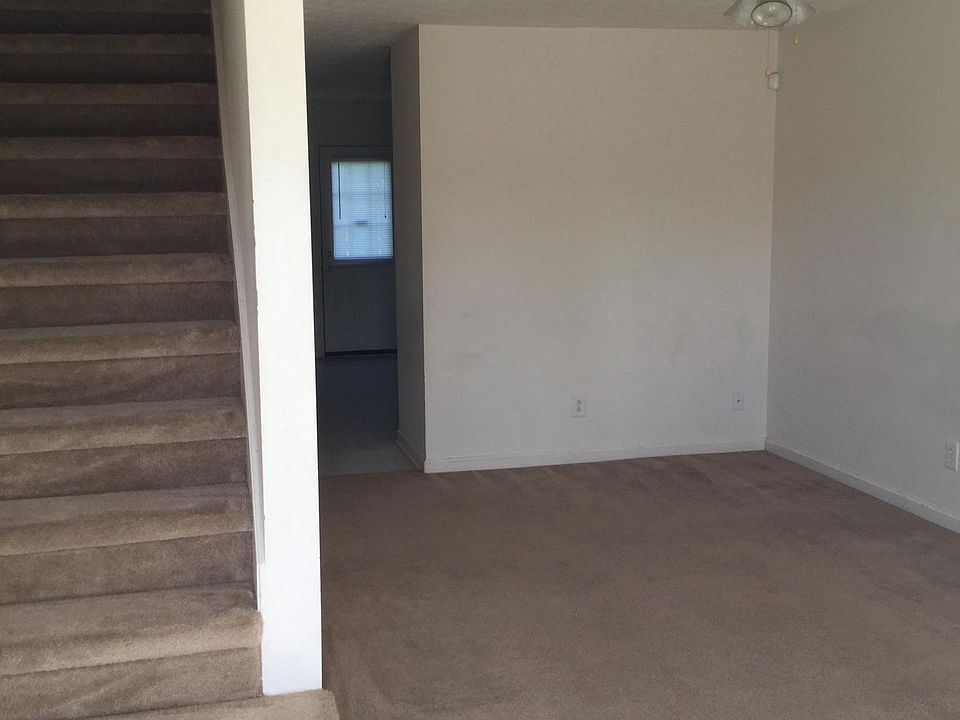 1st image of 821 Oak Arbor Ct #B