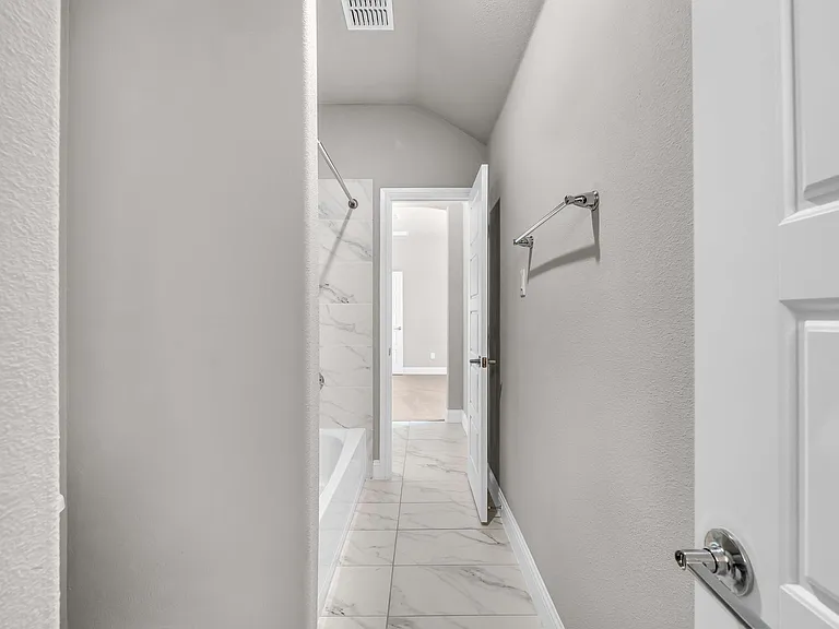 11706 Mikaela Dr — Photo 40