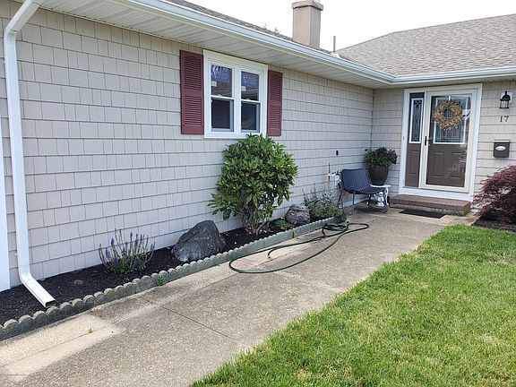 2nd image of 17 Saint David Dr