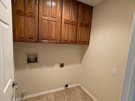 3rd image of 926 Thistle Ridge Ln