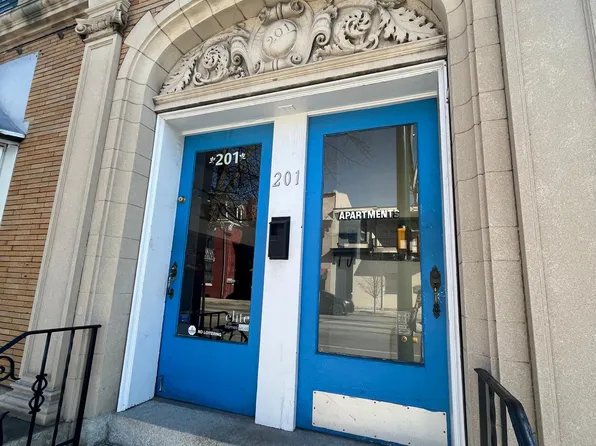 201 N Hanover St APT 3, Carlisle, PA 17013