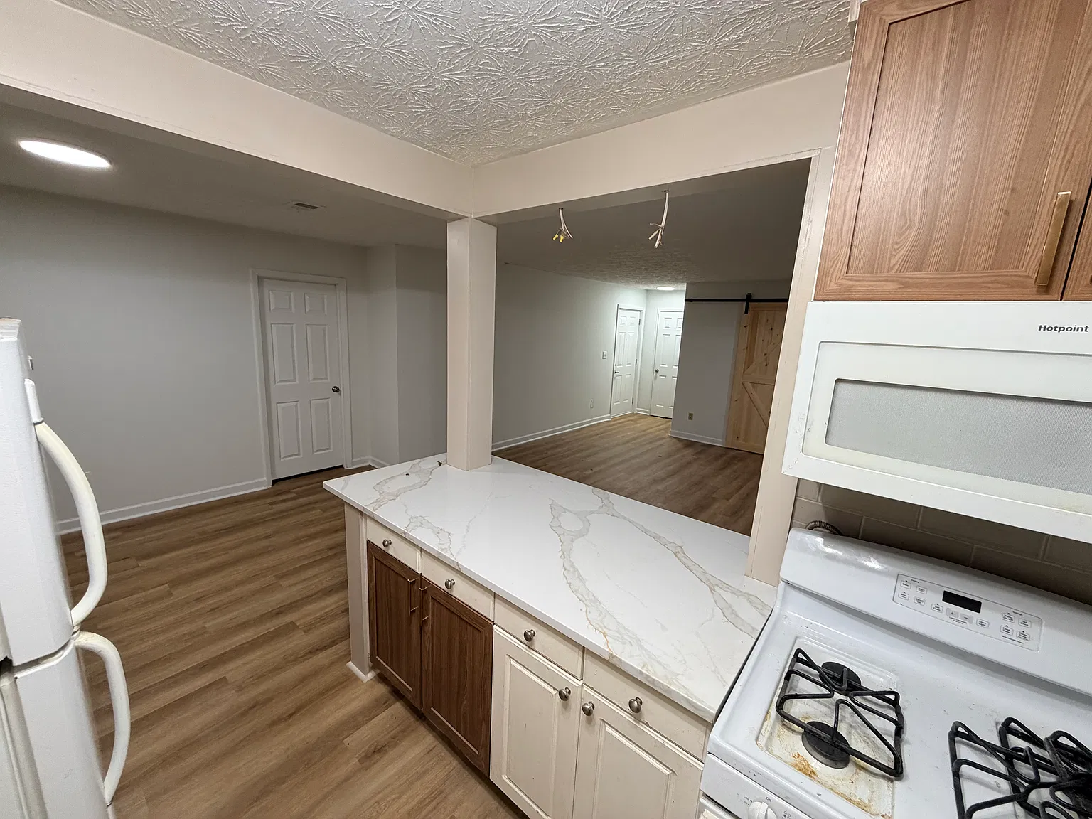 2 bed, 1289 sqft, $2,200 — Photo 2